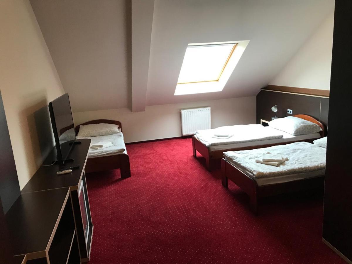 Komárom Aranytal Panzio Bed & Breakfast エクステリア 写真